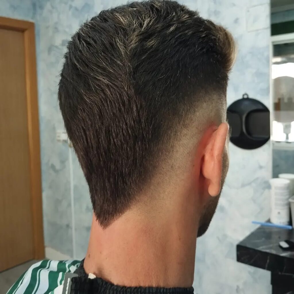 Corte degradado con la nuca perfilada